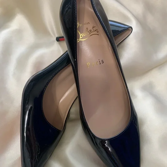 Elegant Black and Red Heels - Picture 3 of 8